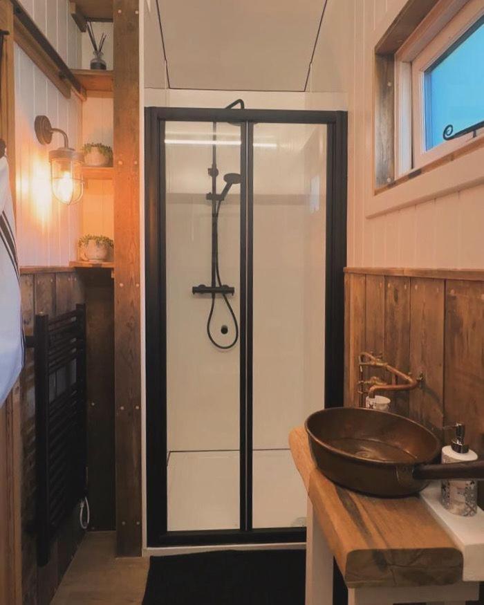 The Holly Hut Hotel Burton  Екстериор снимка